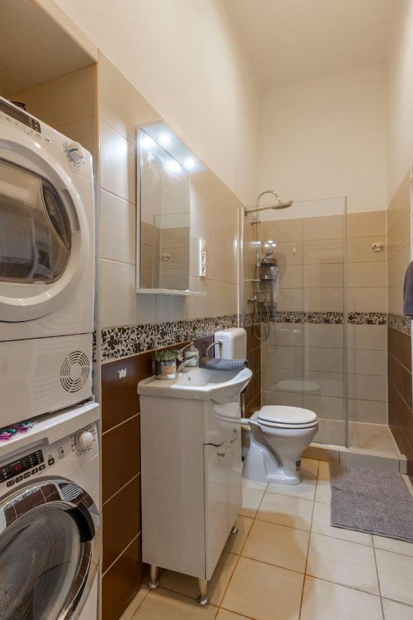 Cozy & Pleasant Homes In The Heart Of Budapest Exteriör bild